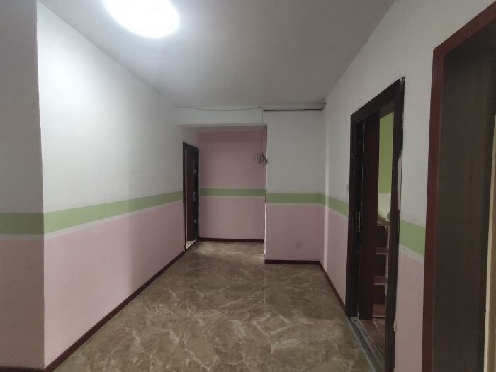 新港花苑 5室1厅2卫 135m&sup2;