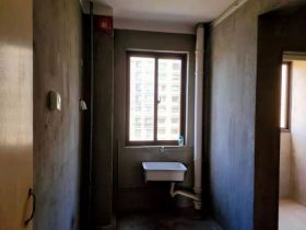 紫东南苑南区 3室2厅1卫 122m&sup2;