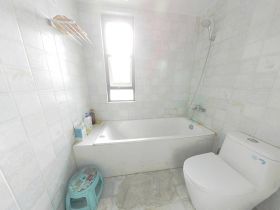 华强城 3室2厅2卫 129m&sup2;