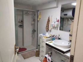 鸿运大厦 4室2厅2卫 158m&sup2;
