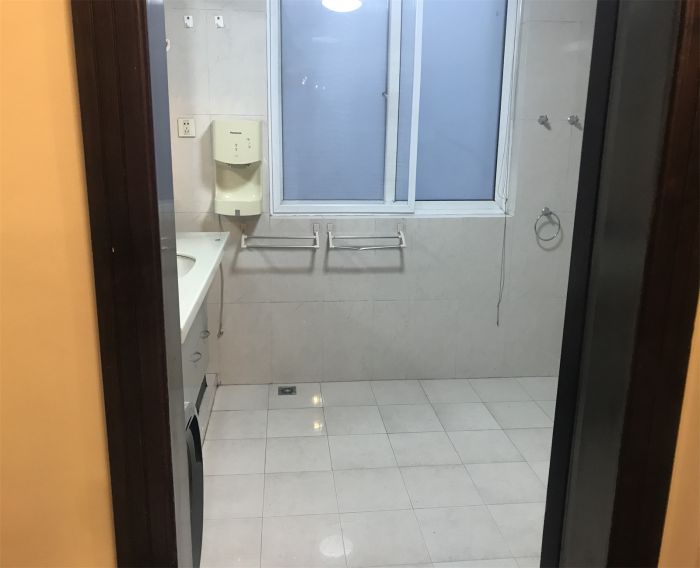 翡翠花园 3室2厅2卫 150m&sup2;
