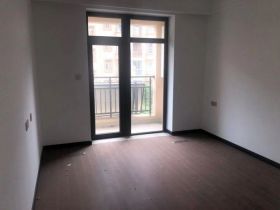 军山花园 3室2厅2卫 137.1m&sup2;