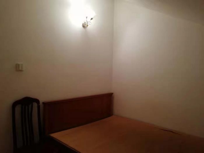 莲花苑 5室2厅1卫 94.41m&sup2;