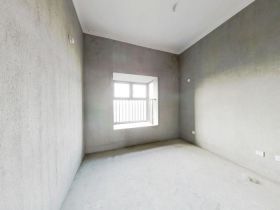 华强城 4室2厅2卫 158m²