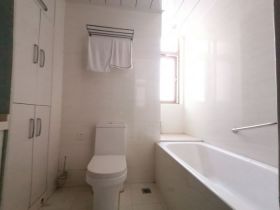 中南世纪花城二期 3室2厅2卫 140m&sup2;