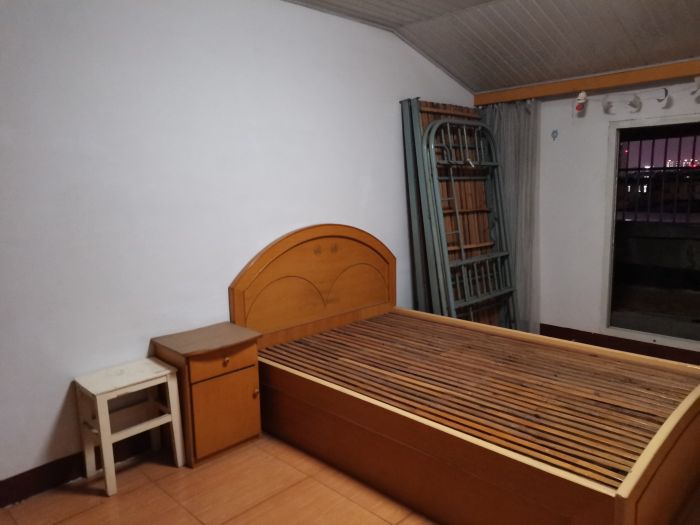 新龙花苑 6室3厅3卫 223.24m&sup2;