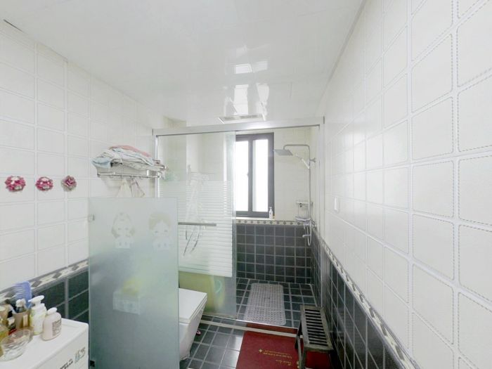 中港城皇家公寓 3室2厅1卫 142m&sup2;