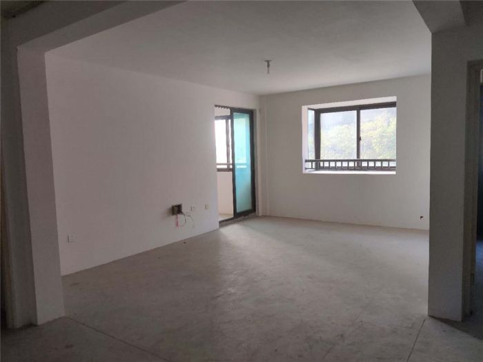 世家花园 4室2厅2卫 136m&sup2;