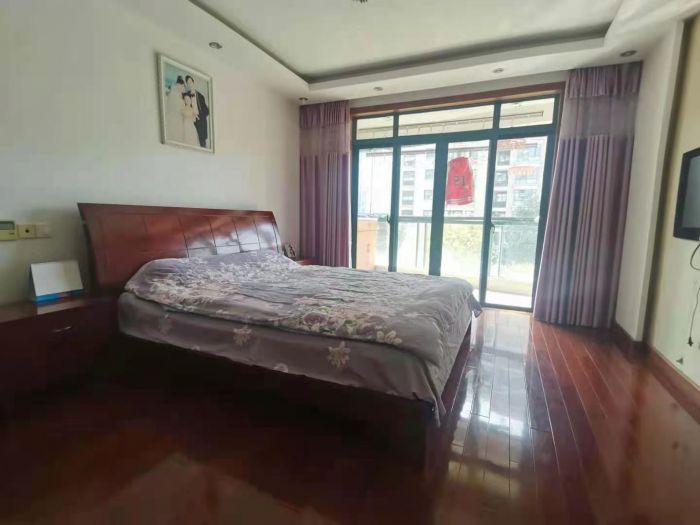 凤凰莱茵苑 3室2厅1卫 142.00m&sup2;
