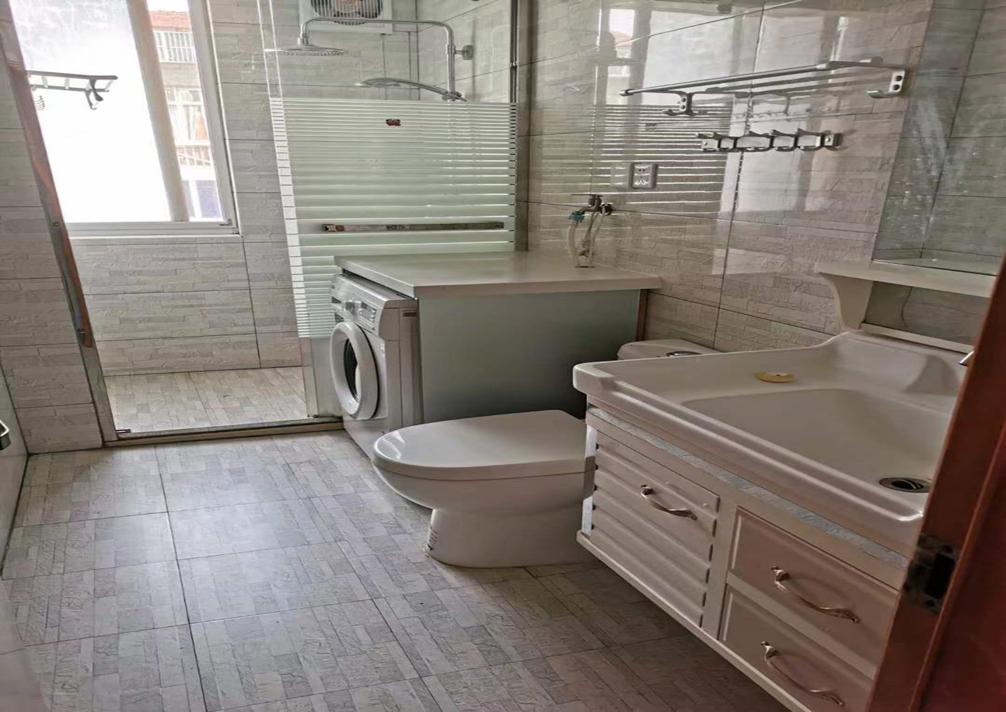 光明新村 3室1厅1卫 83m&sup2;