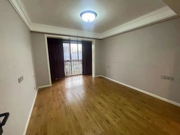 莱茵河畔 3室2厅2卫 135.00m&sup2;