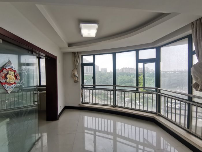 凤凰莱茵苑 3室2厅2卫 149.5m&sup2;