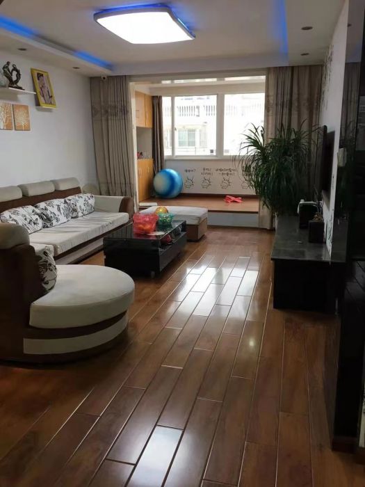 世纪新城 4室2厅2卫 150m&sup2;