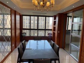 万濠华府 3室2厅2卫 164m²
