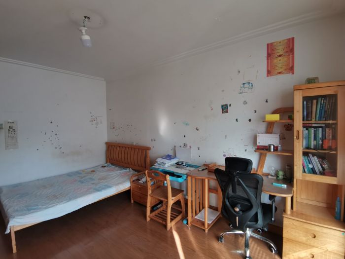 前景花苑 4室2厅2卫 141m&sup2;