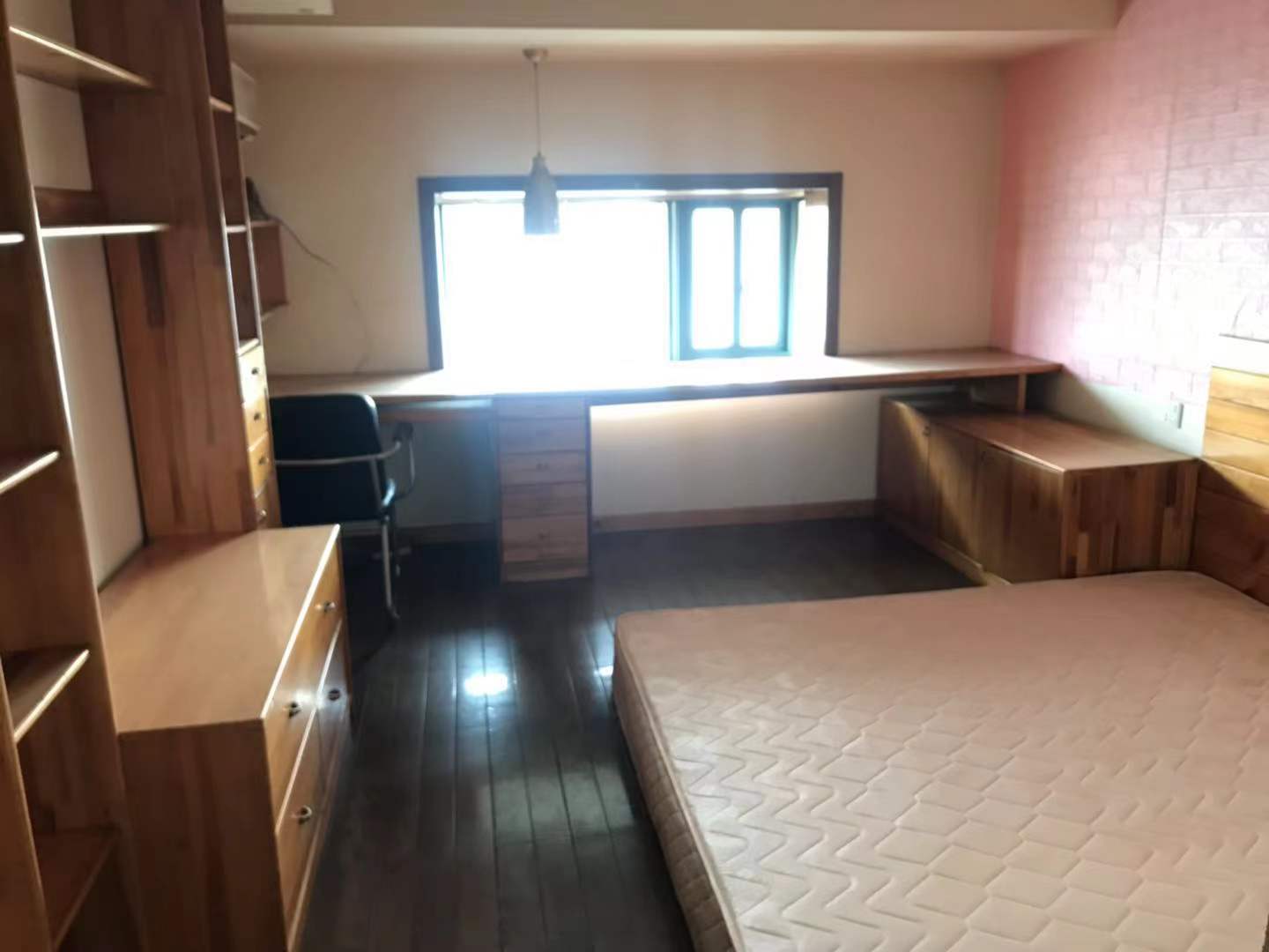 都市华城 4室2厅3卫 210m&sup2;