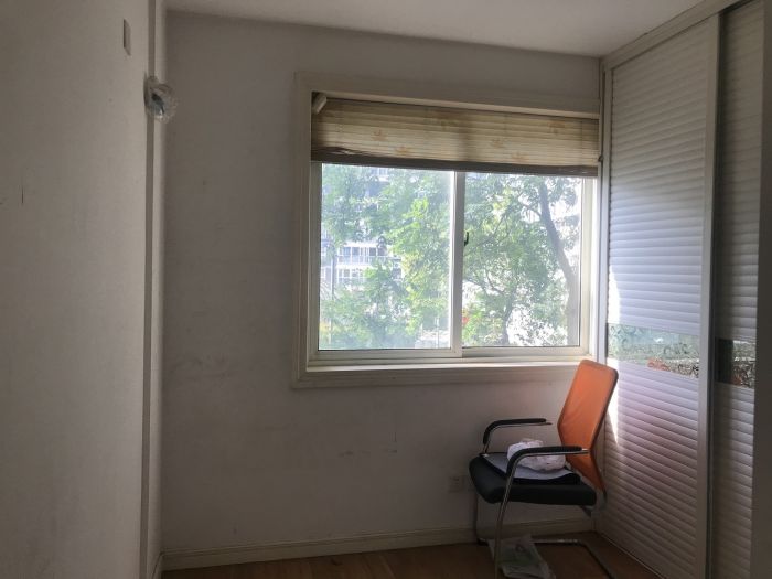 亚太苑 4室2厅1卫 4200m&sup2;