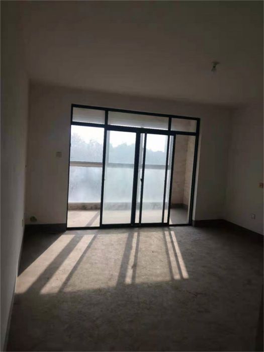 星湖花园 3室2厅2卫 205.3m&sup2;
