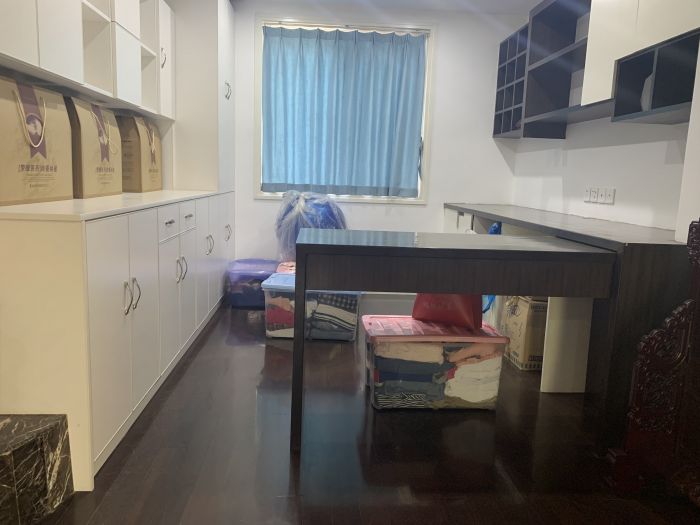 朝晖花园 4室2厅2卫 242m&sup2;