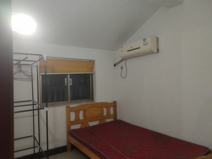 新胜花苑 5室2厅1卫 125m&sup2;
