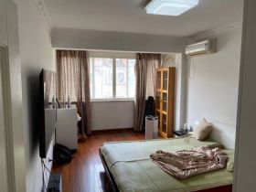 星湖花园 4室2厅2卫 180.00m&sup2;