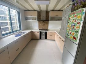 星湖花园 5室2厅2卫 280m&sup2;