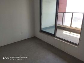 万濠星城 5室2厅2卫 200m&sup2;