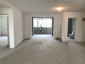 天山花苑 3室1厅1卫 142m&sup2;