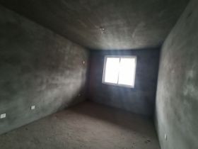 银洋河公寓 3室2厅1卫 126m&sup2;