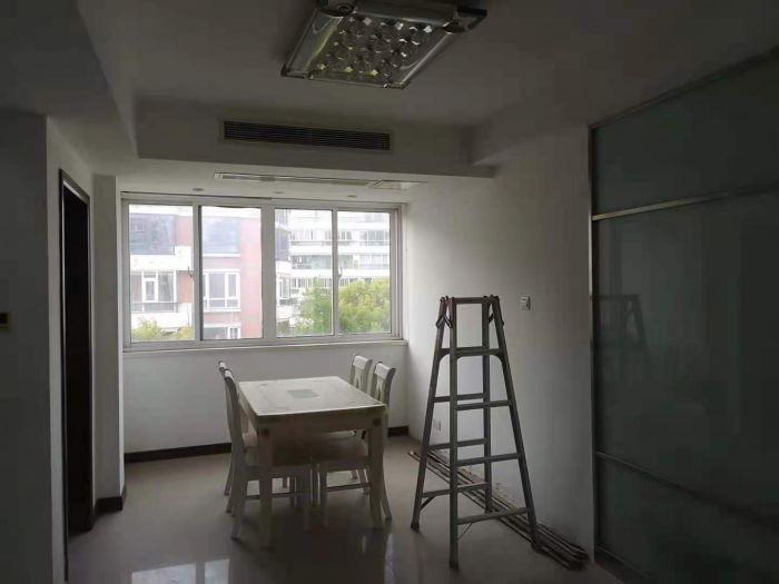天安花园 4室2厅3卫 147m&sup2;