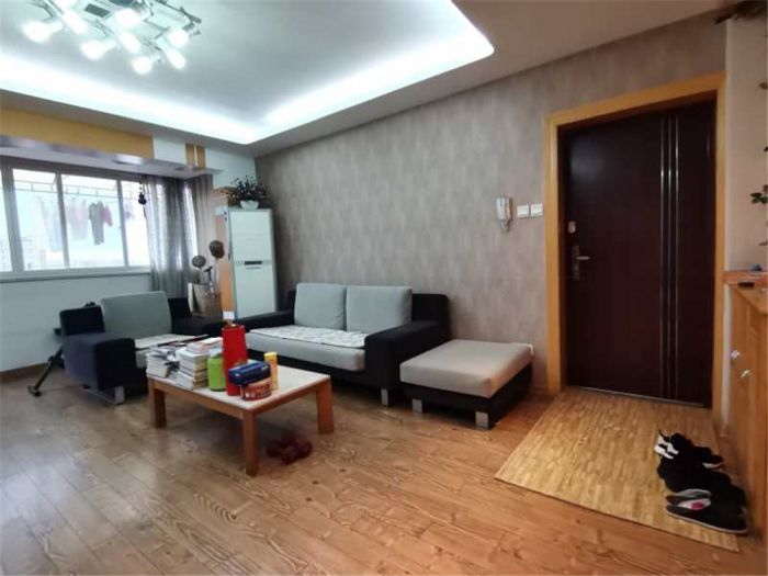 金辉花园 3室2厅1卫 132m²