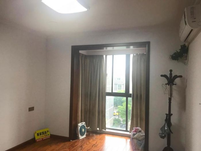 启秀星河城 3室1厅1卫 108m&sup2;