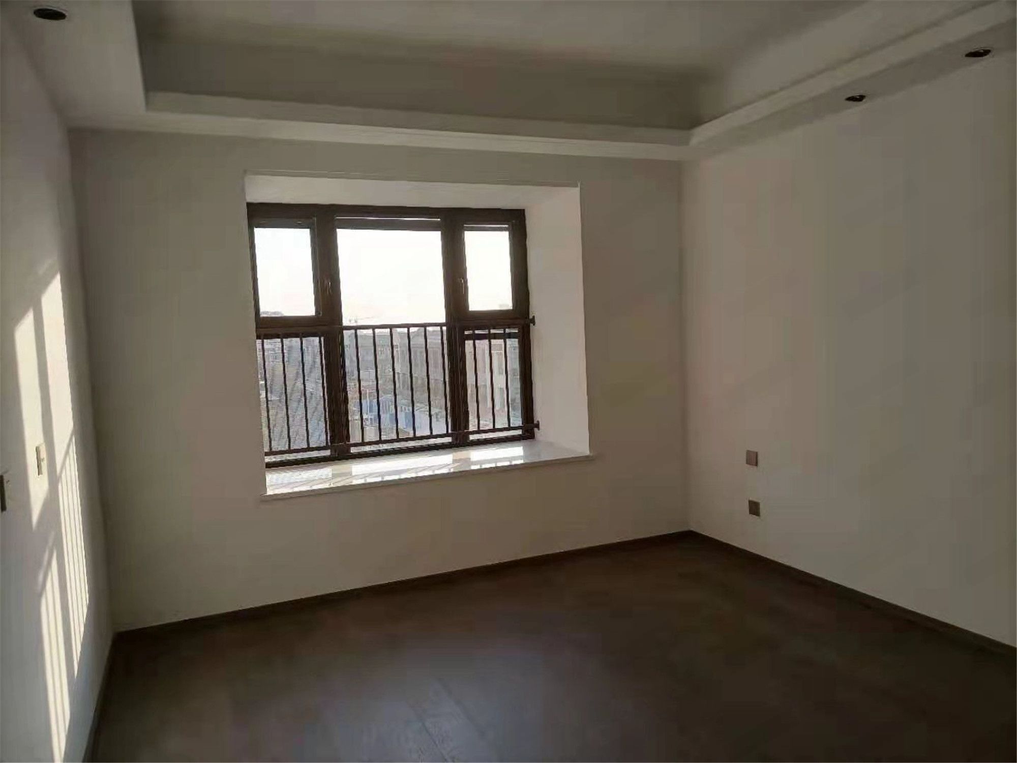 珑府 4室2厅2卫 145m&sup2;