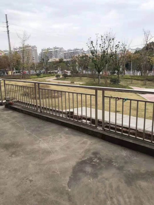 新华园 3室1厅1卫 80m&sup2;