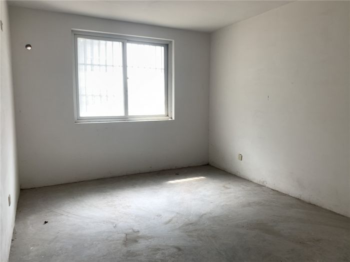 天山花苑 3室1厅1卫 142m&sup2;