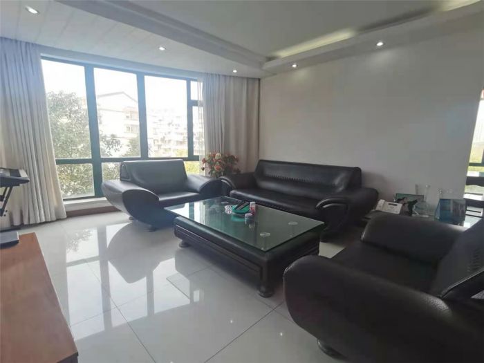 凤凰莱茵苑 3室2厅1卫 142.00m&sup2;