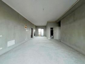 华强城 4室2厅2卫 158m²