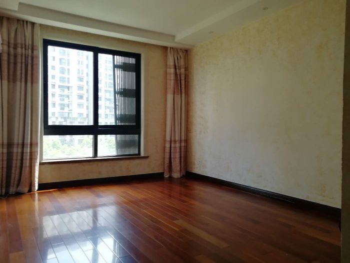 高迪晶城 3室2厅2卫 160m&sup2;