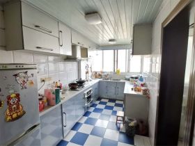 五一新村西区 4室2厅2卫 164m&sup2;