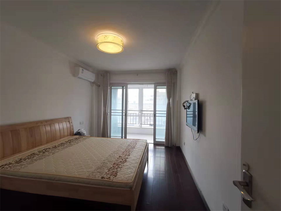 新东方花苑 3室2厅1卫 102m&sup2;