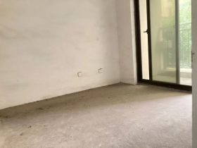 华强城 3室2厅2卫 140.00m²