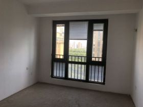 莱茵河畔 4室2厅2卫 135m&sup2;