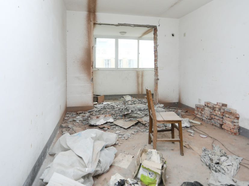 紫东花苑 6室1厅2卫 198m&sup2;