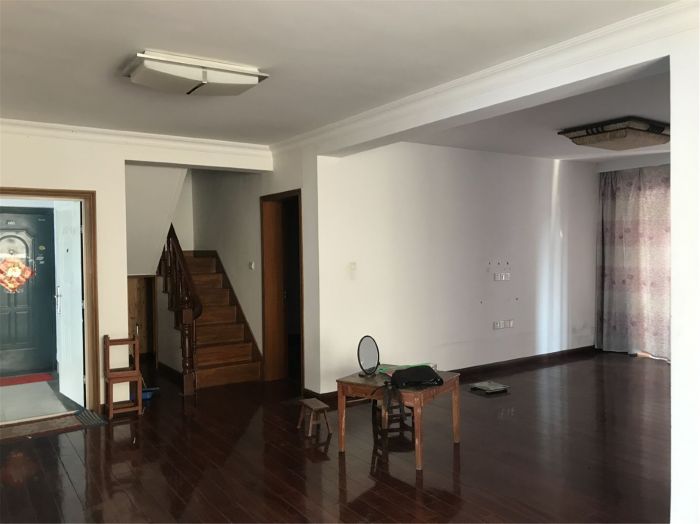 天都花苑 5室2厅2卫 128m&sup2;