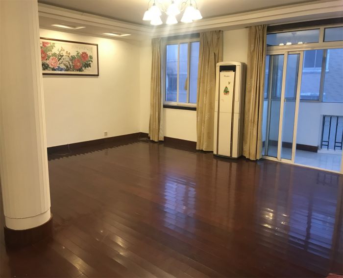 翡翠花园 3室2厅2卫 150m&sup2;