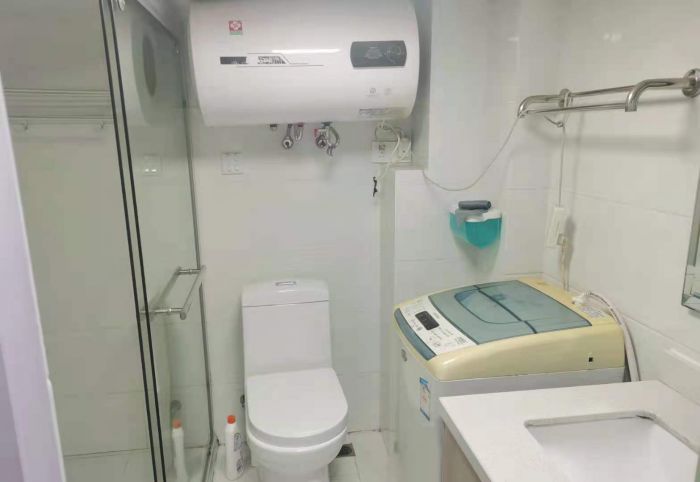 鸿运大厦 1室1厅1卫 67m&sup2;