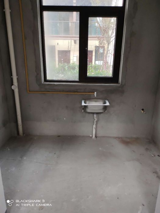 绿地新里城 4室2厅2卫 140m&sup2;