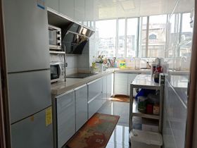 春天花园 3室2厅1卫 75m&sup2;