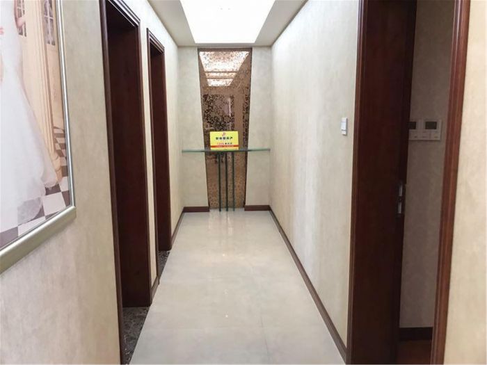 凤凰莱茵苑 4室2厅2卫 180m&sup2;