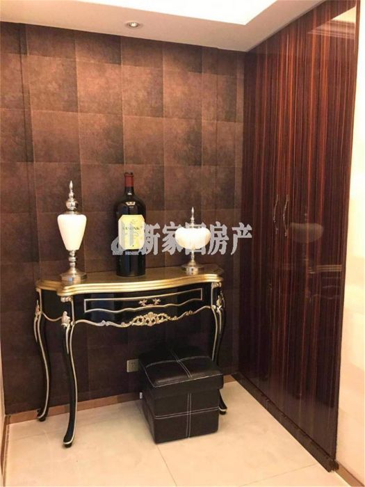 润华国际中心 4室2厅2卫 180m&sup2;